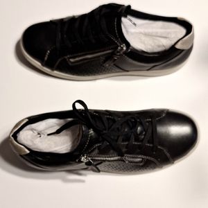 Earth Origins Etta Black Leather side zip sneakers  size 9.5